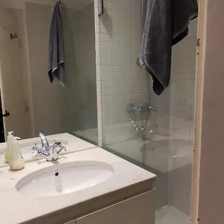 Triplo Com Wc Privativo No Coracao Do Chiado Quarto em Acomodações Particulares *